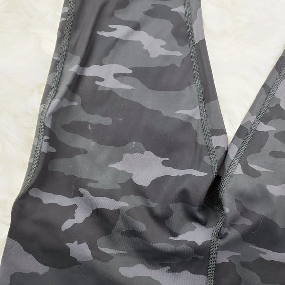 NWOT Athleta Black Ultimate Camo Leggings - Picture 8 of 9